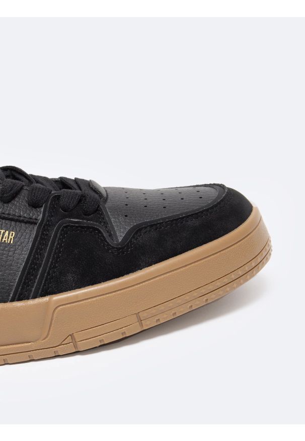 Big-Star - Sneakersy męskie z kontrastową podeszwą czarne NN174094 906. Kolor: czarny