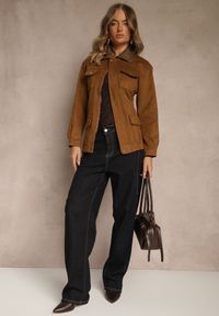 Renee - Brązowa Kurtka Koszulowa Barn Jacket z Kieszeniami na Napy Tilusea. Okazja: na co dzień. Kolor: brązowy. Materiał: jeans. Styl: elegancki, casual #3