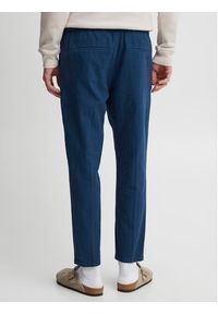 Casual Friday Spodnie materiałowe 20504738 Granatowy Regular Fit. Okazja: na co dzień. Kolor: niebieski. Materiał: bawełna, len, materiał. Styl: casual