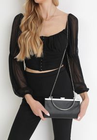 Born2be - Czarna Brokatowa Torebka Kopertówka z Metalową Rączką z Odpinanym Łańcuszkiem Zalive. Kolor: czarny. Styl: elegancki #3
