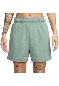 odzież Nike. Kolor: zielony. Długość: krótkie #1