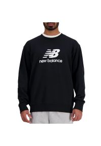 Bluza New Balance MT41500BK - czarna. Okazja: na co dzień. Typ kołnierza: bez kaptura. Kolor: czarny. Materiał: bawełna, poliester. Wzór: napisy. Styl: klasyczny, elegancki, sportowy, casual #1