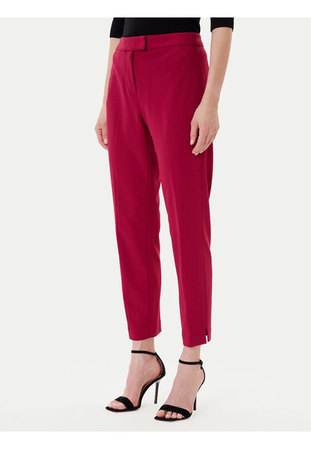 DKNY Chinosy P9RK6AWP Bordowy Slim Fit. Kolor: czerwony. Materiał: syntetyk