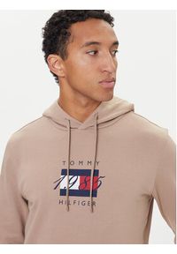 TOMMY HILFIGER - Tommy Hilfiger Bluza Linear Flag MW0MW41332 Beżowy Regular Fit. Kolor: beżowy. Materiał: bawełna #4