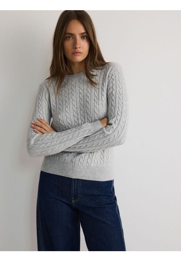 Reserved - Sweter z domieszką wiskozy - jasnoszary. Kolor: szary. Materiał: wiskoza