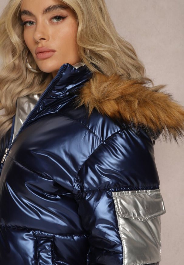 Renee - Granatowa Kurtka Actynome. Kolor: niebieski. Materiał: futro. Styl: klasyczny