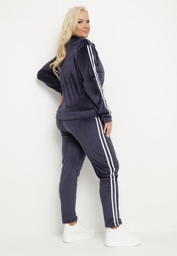 Born2be - Granatowy Komplet Dresowy Rozpinana Bluza z Paskami i Spodnie Dorwia. Kolor: niebieski. Materiał: dresówka. Wzór: aplikacja