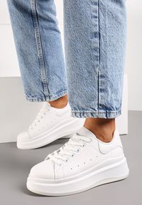 Renee - Białe Sznurowane Sneakersy z Imitacji Skóry na Platformie Filamena. Kolor: biały. Materiał: skóra. Obcas: na platformie #5