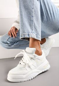 Renee - Białe Sneakersy na Grubej Podeszwie z Szerokim Wiązaniem Iniestra. Okazja: na co dzień. Kolor: biały #1