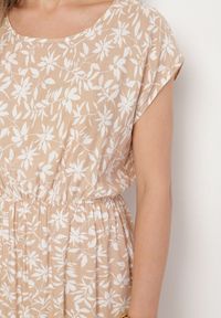 Born2be - Beżowa Sukienka z Bawełną i Kwiatowym Wzorem Lumianisse. Okazja: na co dzień. Kolor: beżowy. Materiał: bawełna. Długość rękawa: krótki rękaw. Wzór: kwiaty. Sezon: lato. Styl: casual, elegancki #6