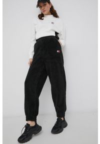 Tommy Jeans Spodnie damskie kolor czarny gładkie. Kolor: czarny. Materiał: poliester, dzianina. Wzór: gładki
