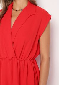 Born2be - Czerwony Krótki Kombinezon z Falbankami i Kołnierzykiem Laravia. Kolor: czerwony. Długość: krótkie. Styl: wizytowy, elegancki #2