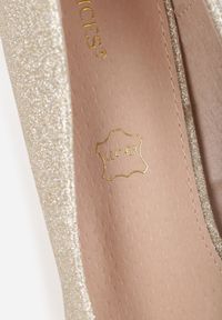 Renee - Złote Brokatowe Czółenka na Szpilce Vices z Wkładką ze Skóry Naturalnej Editiria. Okazja: do pracy, na co dzień, na spotkanie biznesowe. Kolor: złoty. Materiał: skóra. Obcas: na szpilce. Styl: klasyczny, biznesowy, rockowy, elegancki, casual #8