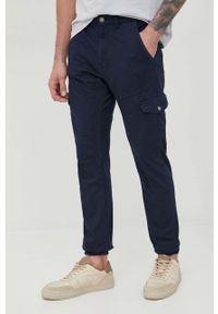 Guess spodnie z domieszką lnu męskie kolor granatowy joggery. Kolor: niebieski. Materiał: len