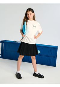 Sinsay - Koszulka z ozdobną naszywką - kremowy. Kolor: kremowy. Wzór: aplikacja #1