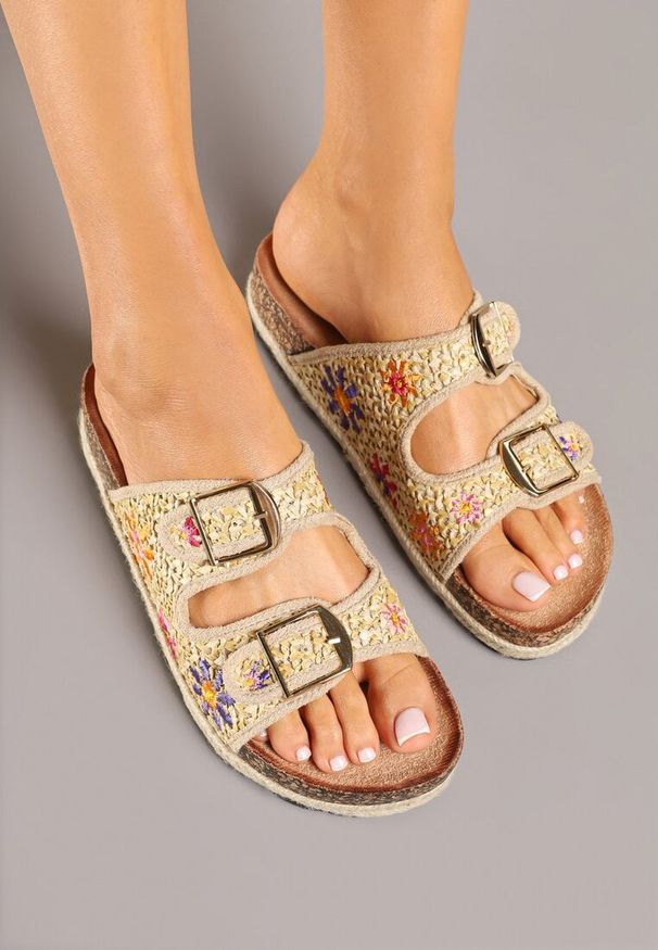 Born2be - Ciemnobeżowe Klapki na Krokowej Grubej Podeszwie z Plecionką i Wzorem Kwiatów Wioleira. Okazja: na spacer. Kolor: beżowy. Wzór: kwiaty. Sezon: wiosna, lato