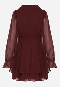 Born2be - Bordowa Rozkloszowana Sukienka z Falbankami i Siateczkowymi Rękawami Zennisa. Okazja: do pracy, na imprezę, na spotkanie biznesowe. Typ kołnierza: kołnierz z falbankami. Kolor: czerwony. Materiał: poliester. Typ sukienki: rozkloszowane. Styl: klasyczny, biznesowy #6