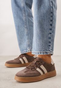 Renee - Ciemnobrązowe Sneakersy ze Skóry Naturalnej z Geometrycznym Wzorem Zetisius. Okazja: na co dzień. Kolor: brązowy. Materiał: skóra. Wzór: geometria #6