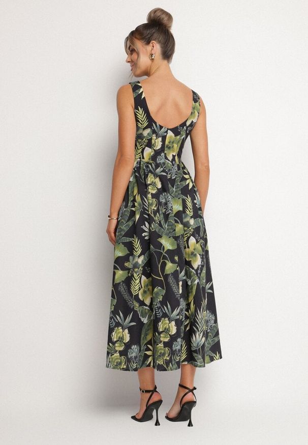 Born2be - Czarna Bawełniana Sukienka Rozkloszowana we Florystyczny Print Liliova. Okazja: na spacer, na imprezę. Typ kołnierza: dekolt w łódkę. Kolor: czarny. Materiał: bawełna. Długość rękawa: na ramiączkach. Wzór: nadruk. Styl: klasyczny