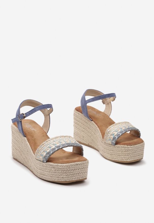 Renee - Niebieskie Sandały na Koturnie w Stylu Boho Zapinane na Sprzączkę Elines. Okazja: na co dzień. Zapięcie: sprzączka. Kolor: niebieski. Materiał: materiał, len. Sezon: lato. Obcas: na koturnie. Styl: boho