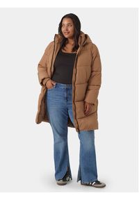 Vero Moda Curve Płaszcz zimowy 10297304 Brązowy Regular Fit. Kolor: brązowy. Materiał: syntetyk. Sezon: zima