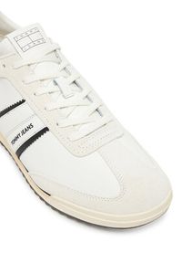 Tommy Jeans Sneakersy Tjm Retro Runner Cleated EM0EM01619 Biały. Kolor: biały. Materiał: skóra