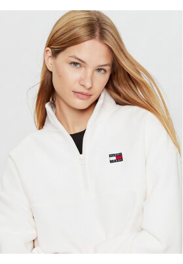 Tommy Jeans Polar DW0DW16271 Écru Oversize. Materiał: polar, syntetyk