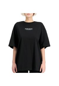Koszulka damska Alpha Industries Logo Backprint 15606203 - czarna. Kolor: czarny. Materiał: jeans, bawełna, dresówka. Długość rękawa: krótki rękaw. Długość: krótkie. Wzór: aplikacja #1