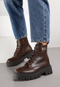 Born2be - Brązowe Klasyczne Botki Workery z Aplikacją przy Cholewce Alerhia. Okazja: na co dzień. Kolor: brązowy. Materiał: jeans, skóra. Szerokość cholewki: normalna. Wzór: aplikacja. Styl: klasyczny