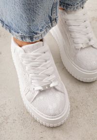Born2be - Białe Sneakersy na Grubej Podeszwie Zdobione Koronką i Brokatem Relfi. Okazja: na spacer, na co dzień. Kolor: biały. Materiał: koronka. Wzór: aplikacja, koronka. Sport: turystyka piesza #7