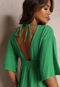 Renee - Zielona Rozkloszowana Sukienka Maxi z Głębokimi Wycięciami i Gumką w Talii Thanthea. Kolor: zielony. Długość rękawa: krótki rękaw. Długość: maxi #4