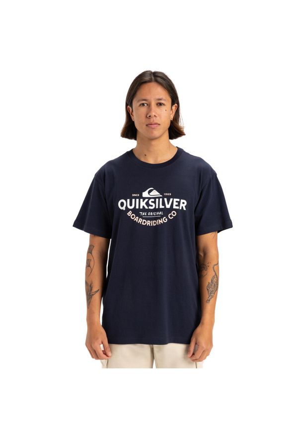 Quiksilver - Koszulka z krótkim rękawem dla Mężczyzn TYPED OUT Czarny. Kolor: niebieski. Materiał: materiał, bawełna. Długość rękawa: krótki rękaw. Długość: krótkie