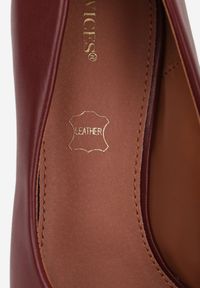 Born2be - Bordowe Szpilki Vices ze Skórzaną Wkładką Amixie. Okazja: na spotkanie biznesowe, na ślub cywilny, do pracy, na wesele. Nosek buta: szpiczasty. Kolor: czerwony. Materiał: skóra. Obcas: na szpilce. Styl: biznesowy, elegancki, klasyczny. Wysokość obcasa: średni #2