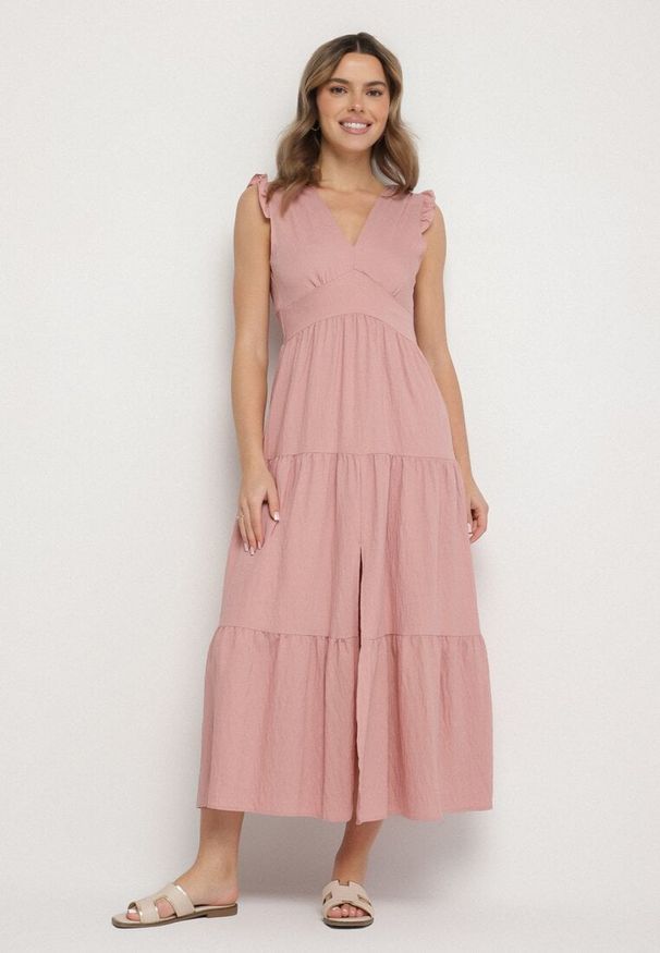 Born2be - Różowa Wiskozowa Sukienka z Falbankami Sadoline. Okazja: na co dzień. Typ kołnierza: kołnierz z falbankami. Kolor: różowy. Materiał: wiskoza. Styl: casual, boho