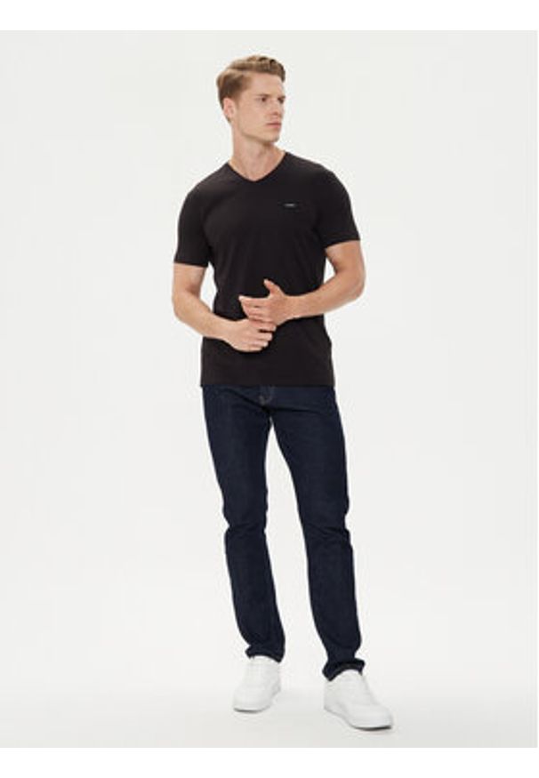 Calvin Klein T-Shirt K10K113492 Czarny Regular Fit. Kolor: czarny. Materiał: bawełna