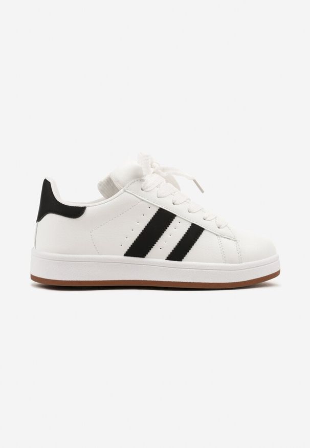 Born2be - Białe Sneakersy z Perforacją i Ozdobnymi Paskami Deolene. Okazja: na co dzień. Zapięcie: pasek. Kolor: biały. Wzór: paski