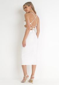 Born2be - Biała Sukienka Matthias. Kolor: biały. Materiał: dzianina. Długość rękawa: na ramiączkach. Wzór: gładki. Typ sukienki: kopertowe. Styl: wizytowy, klasyczny, elegancki. Długość: midi #3