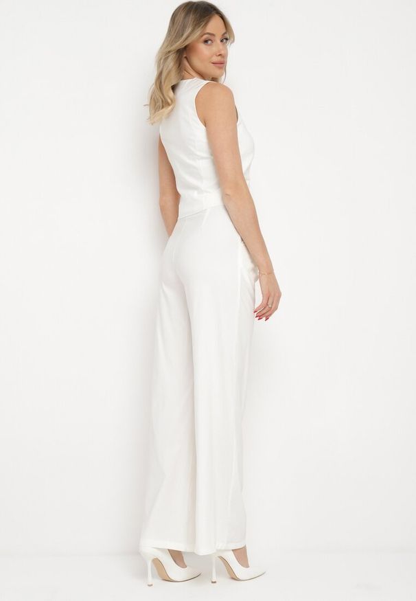 Born2be - Biały Komplet w Garniturowym Stylu Kamizelka i Szerokie Spodnie Miradella. Kolor: biały