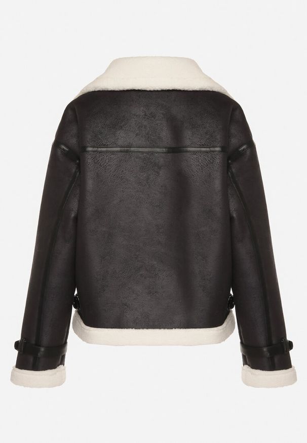 Born2be - Czarna Kurtka Ramoneska Biker z Futerkiem i Paskami z Klamrami Mandrie. Okazja: na spacer, na co dzień. Kolor: czarny. Materiał: futro. Wzór: aplikacja. Styl: elegancki, casual, klasyczny
