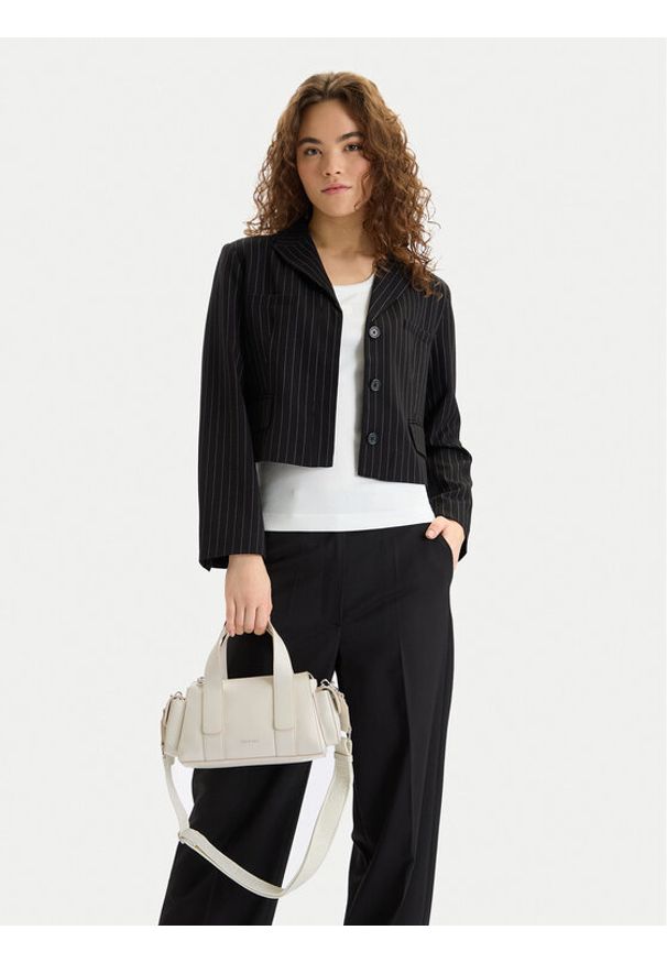 Calvin Klein Torebka Webbing Strap Pocket Bag LV04F3291G Biały. Kolor: biały. Materiał: skórzane