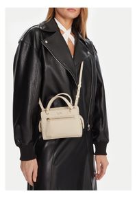 Armani Exchange Torebka XW001212 AF17117 U1092 Beżowy. Kolor: beżowy. Materiał: skórzane #1