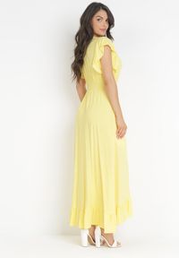 Born2be - Żółta Wiskozowa Sukienka z Kopertowym Dołem i Dekoltem Lail. Kolor: żółty. Materiał: wiskoza. Typ sukienki: kopertowe