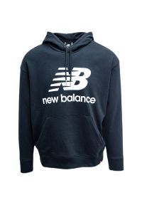 Bluza z kapturem New Balance Essentials Stacked Logo, Kobiety. Typ kołnierza: kaptur. Kolor: czarny. Materiał: materiał, bawełna