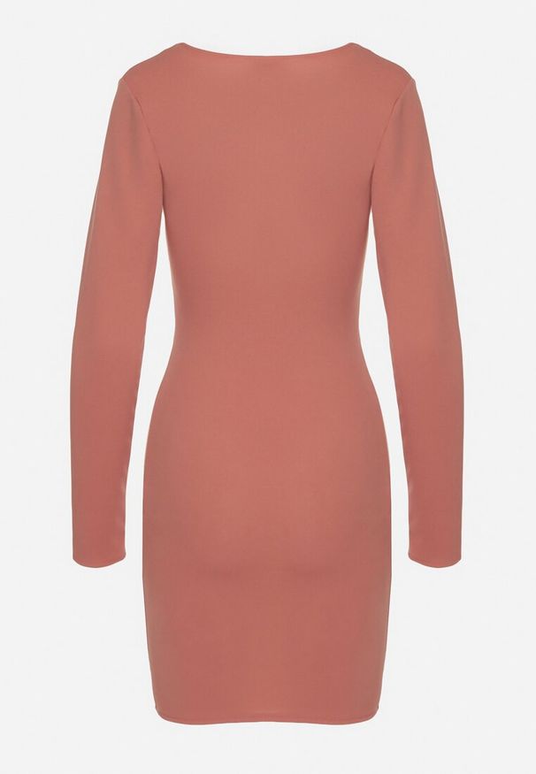 Born2be - Różowa Sukienka o Dopasowanym Kroju z Kopertowym Dekoltem Ermellia. Okazja: na randkę, na ślub cywilny, na wesele. Typ kołnierza: dekolt kopertowy. Kolor: różowy. Materiał: skóra. Długość rękawa: długi rękaw. Typ sukienki: kopertowe. Styl: klasyczny, glamour, elegancki
