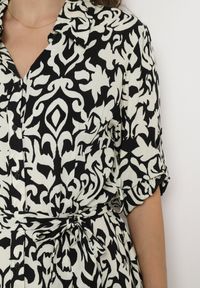 Born2be - Beżowo-Czarna Koszulowa Sukienka Mini z Wiskozy w Ornamentalny Wzór Virilassa. Kolor: czarny. Materiał: wiskoza. Typ sukienki: koszulowe. Długość: mini #6