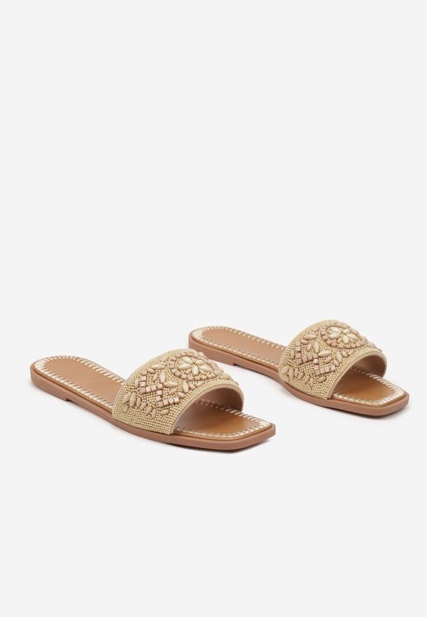 Born2be - Beżowe Klapki Ozdobione Koralikami Tatollian. Kolor: beżowy. Wzór: aplikacja
