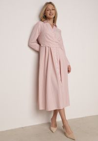 Born2be - Różowa Koszulowa Sukienka z Wiskozy z Ozdobnym Marszczeniem w Talii Batena. Okazja: na co dzień, na spotkanie biznesowe, do pracy. Kolor: różowy. Materiał: wiskoza. Typ sukienki: koszulowe. Styl: casual, biznesowy, elegancki, klasyczny #1