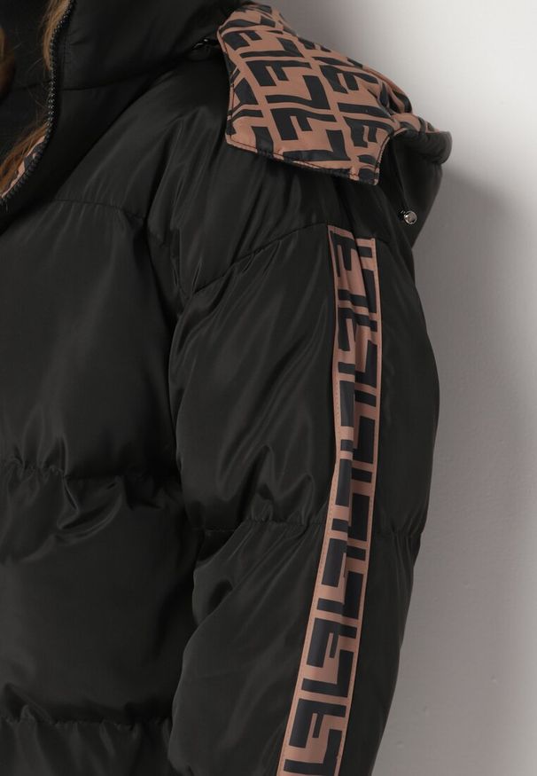 Born2be - Czarna Dwustronna Kurtka Puffer z Odpinanym Kapturem i Kieszeniami Erisaria. Okazja: na spacer. Kolor: czarny. Materiał: jeans, materiał. Styl: wizytowy, elegancki