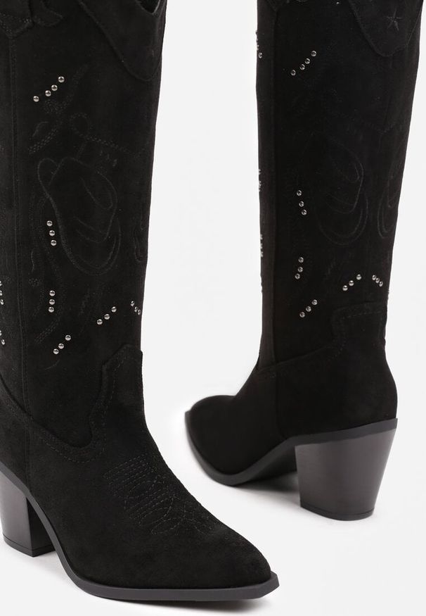 Renee - Czarne Kozaki Kowbojki na Stożkowym Obcasie z Ozdobnymi Nitami Revilora. Okazja: na co dzień. Kolor: czarny. Materiał: jeans. Wzór: haft. Obcas: na obcasie. Styl: casual. Wysokość obcasa: średni