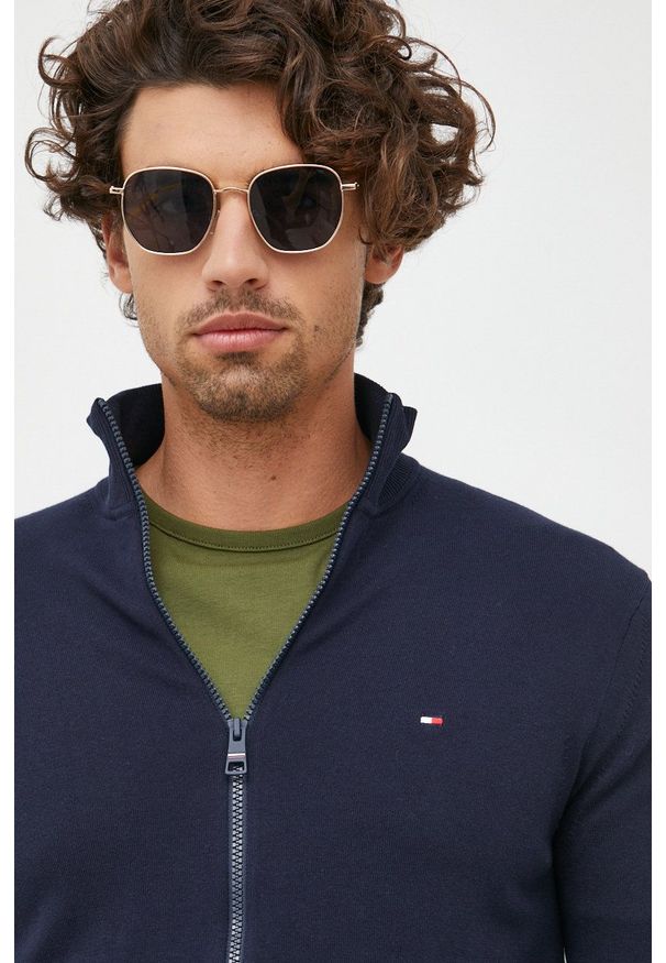 TOMMY HILFIGER - Tommy Hilfiger sweter męski kolor granatowy. Okazja: na co dzień. Kolor: niebieski. Styl: casual